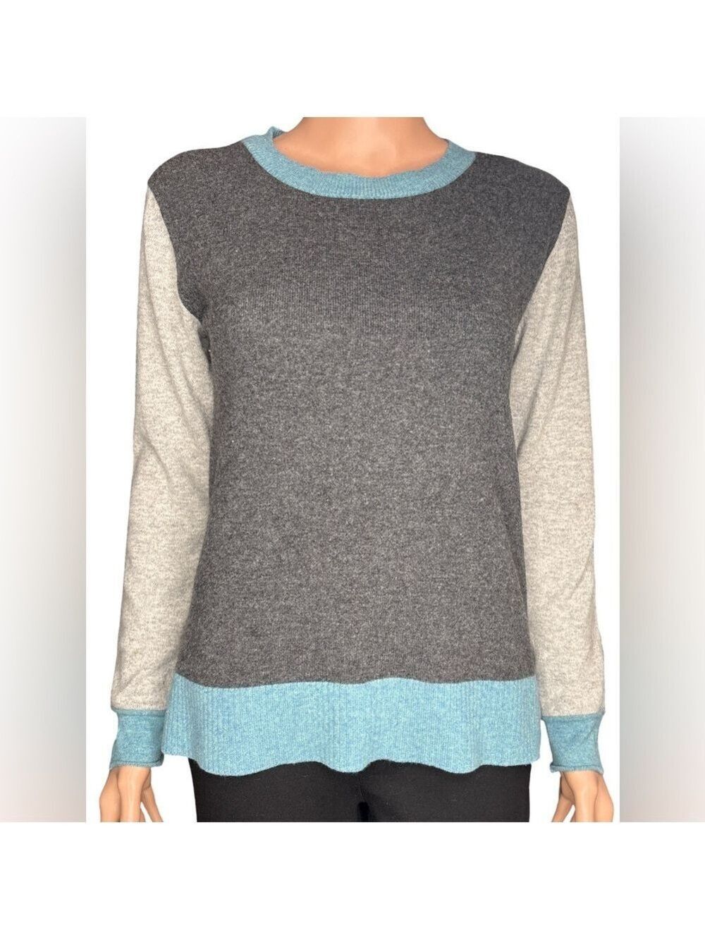 Elegant Women's Colorblock Cashmere Sweater - Gray, Blue, and Cream XS